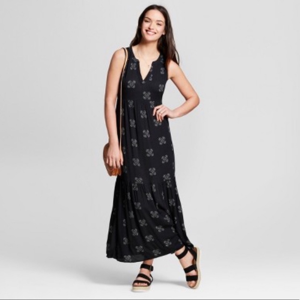 Universal Threads Black Printed Maxi Dress